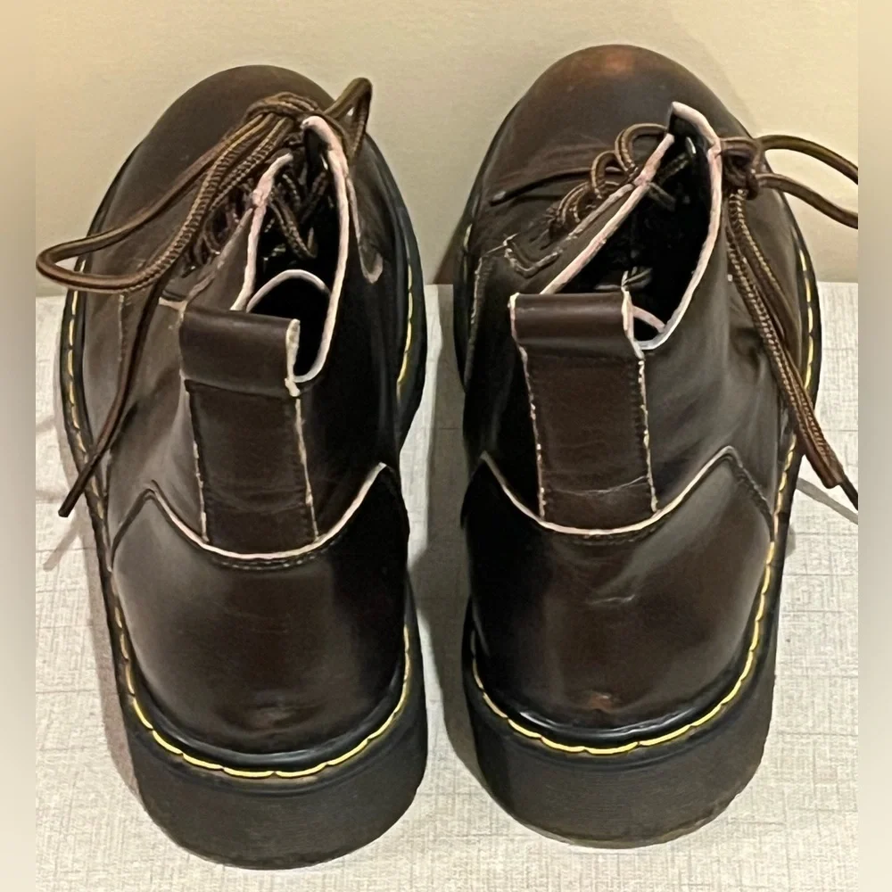 “The Original” Brown Leather, Yellow stitching, 6-eyelet Lace-up Boots, size 38